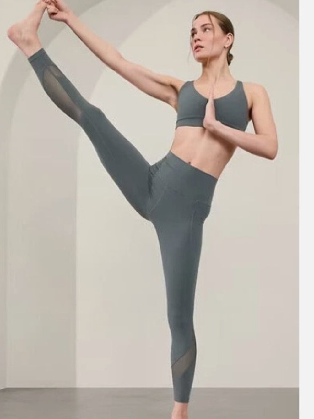 NWT Athleta Salutation Stash mesh Pocket Tight size small leggings